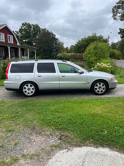 Volvo V70 3 of 8