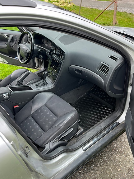 Volvo V70 7 of 8