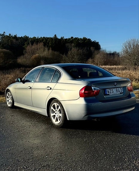 BMW 325i 4 of 7