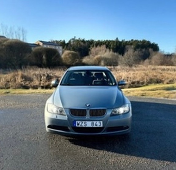BMW 325i 2 of 7