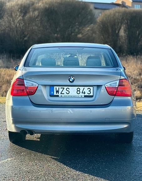 BMW 325i 5 of 7