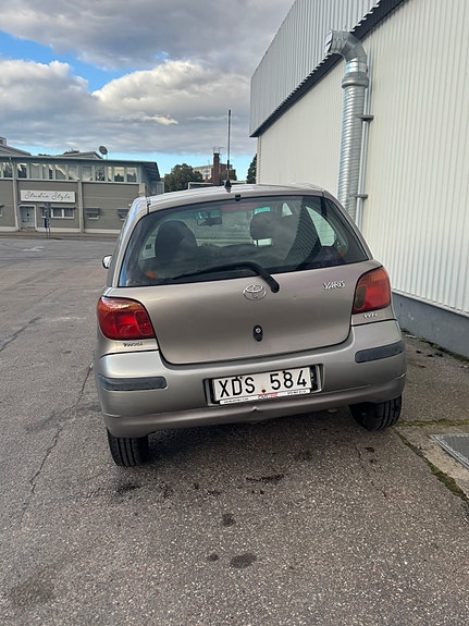 Toyota Yaris 4 of 6