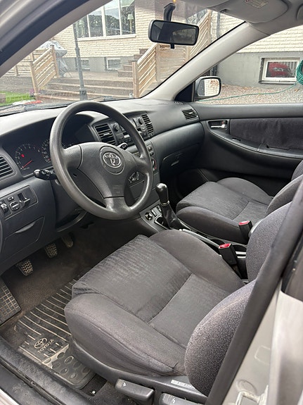 Toyota Corolla 4 of 5