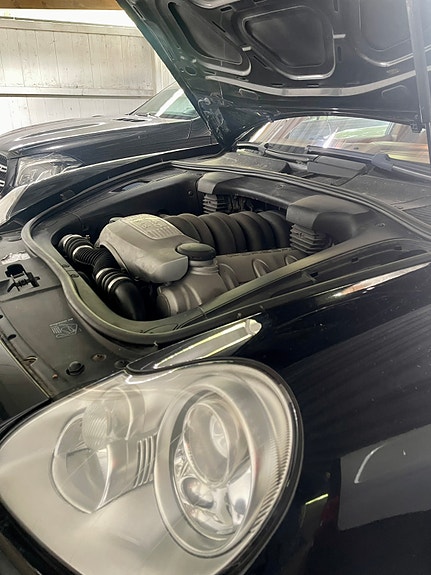 Porsche Cayenne Turbo 9 of 10