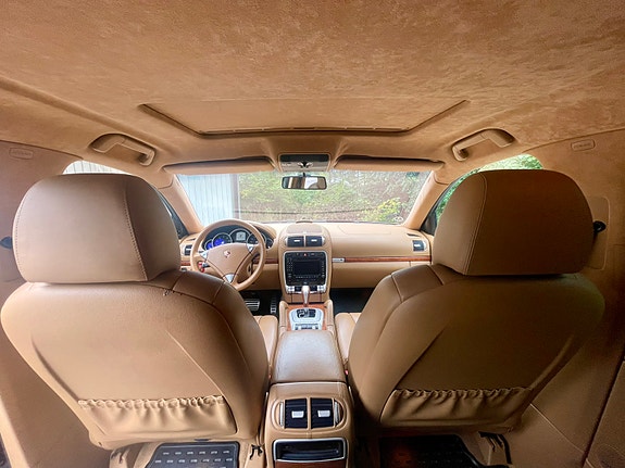 Porsche Cayenne Turbo 6 of 10