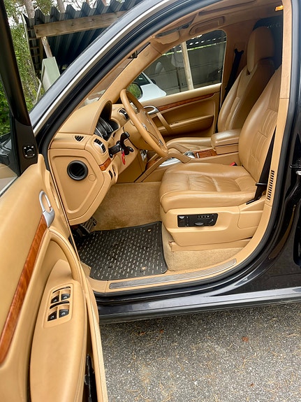 Porsche Cayenne Turbo 7 of 10
