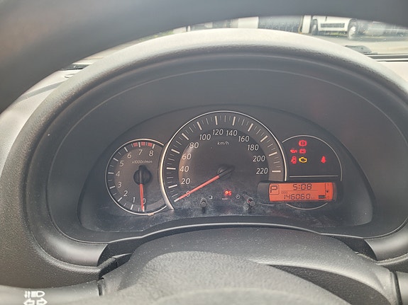 Nissan Micra 5 of 8