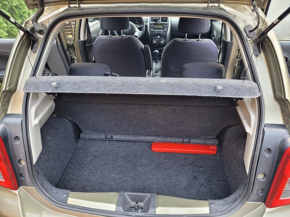 Nissan Micra 2 of 8