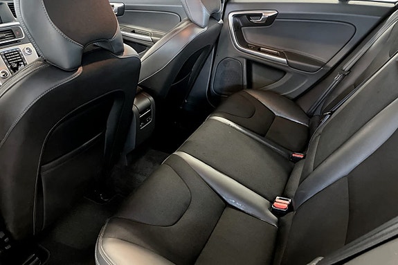 Volvo V60 Cross Country 15 of 17