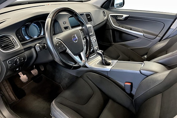 Volvo V60 Cross Country 10 of 17