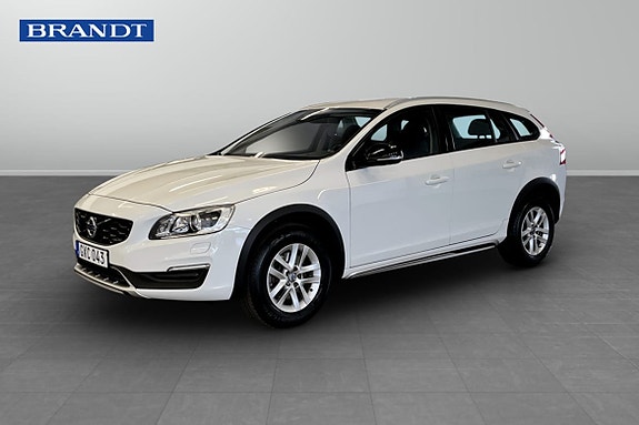 Volvo V60 Cross Country 2 of 17