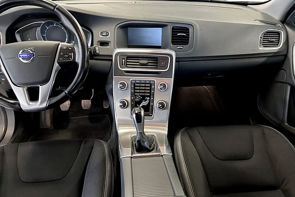 Volvo V60 Cross Country 8 of 17