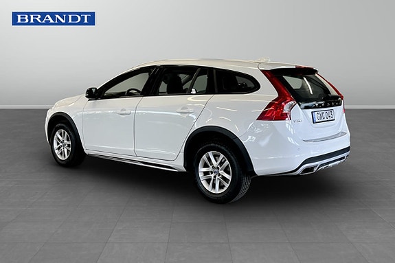 Volvo V60 Cross Country 3 of 17