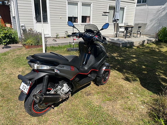 Piaggio MP3 300 3 of 6