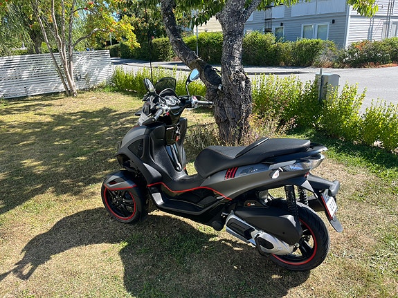 Piaggio MP3 300 4 of 6