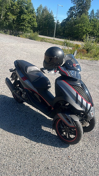 Piaggio MP3 300 5 of 6
