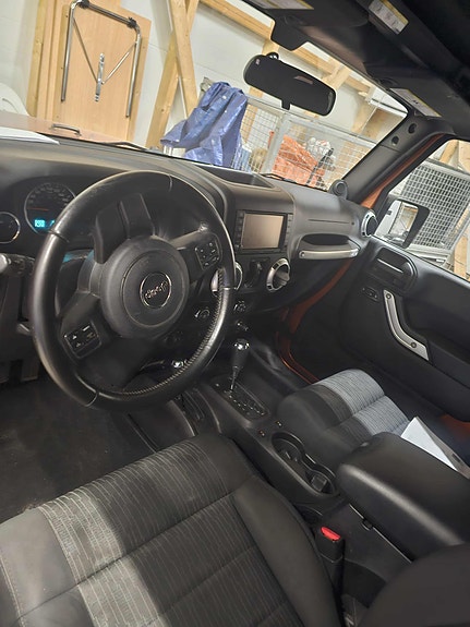Jeep Wrangler Unlimited 3 of 7