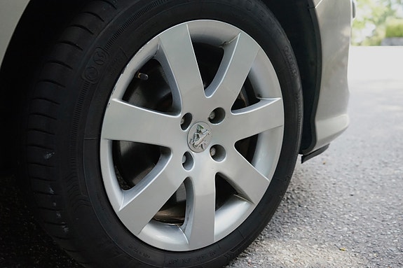 Peugeot 308 SW 14 of 17
