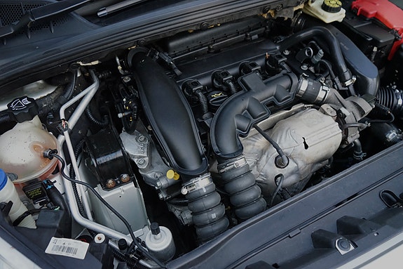Peugeot 308 SW 13 of 17