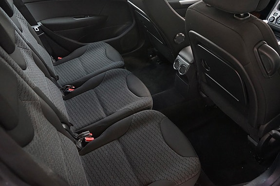 Peugeot 308 SW 8 of 17