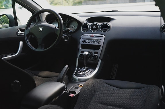 Peugeot 308 SW 10 of 17
