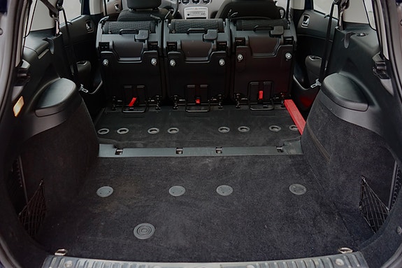 Peugeot 308 SW 9 of 17