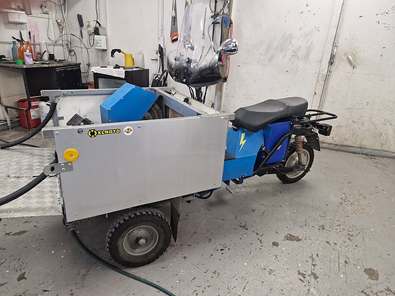 Flakmoped 2 of 7