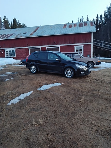 Kia Ceed 2 of 2