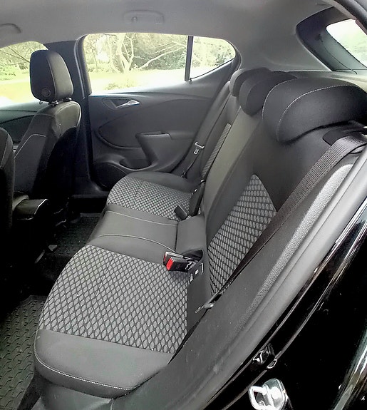 Opel Astra 8 of 10