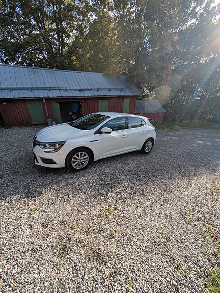 Renault Megane IV 2 of 7