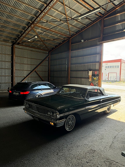 Ford Galaxie 15 of 19