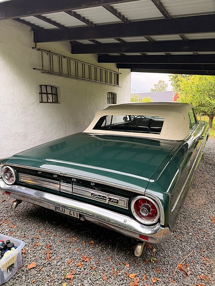 Ford Galaxie 4 of 19