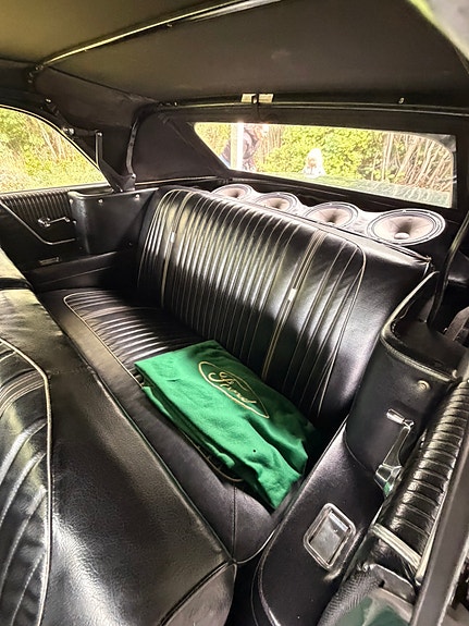 Ford Galaxie 8 of 19