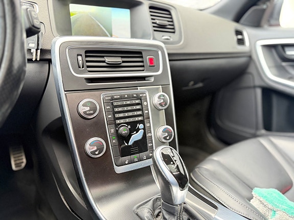 Volvo V60 11 of 21