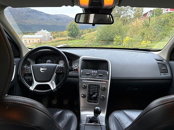 Volvo XC60 2 of 6