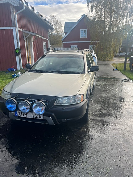 Volvo XC70 2 of 9