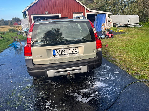 Volvo XC70 3 of 9