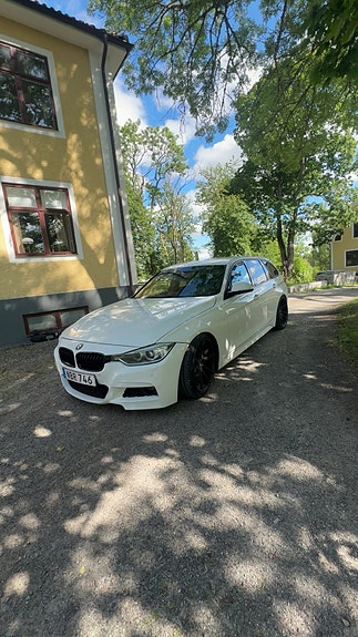 BMW 320d 2 of 4