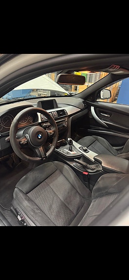 BMW 320d 3 of 4