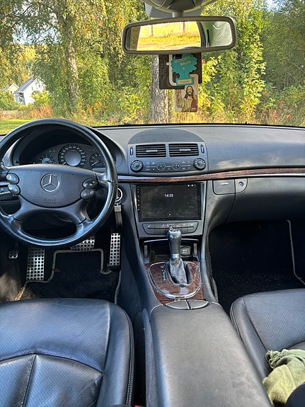 Mercedes-Benz E200 4 of 4