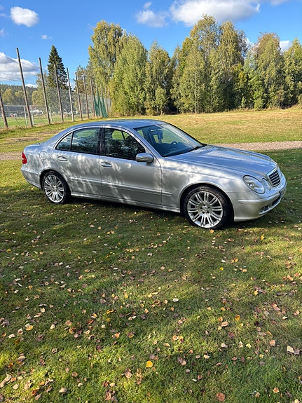 Mercedes-Benz E200 2 of 4