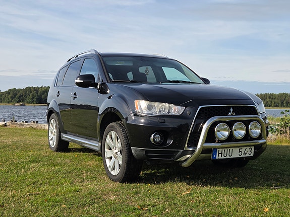 Mitsubishi Outlander 2 of 8
