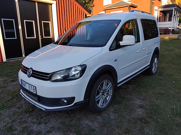 Volkswagen Caddy Alltrack 2 of 7