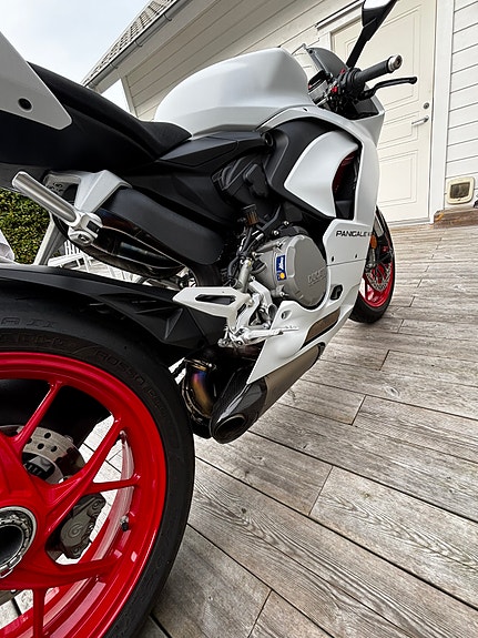 Ducati Panigale V2 3 of 6
