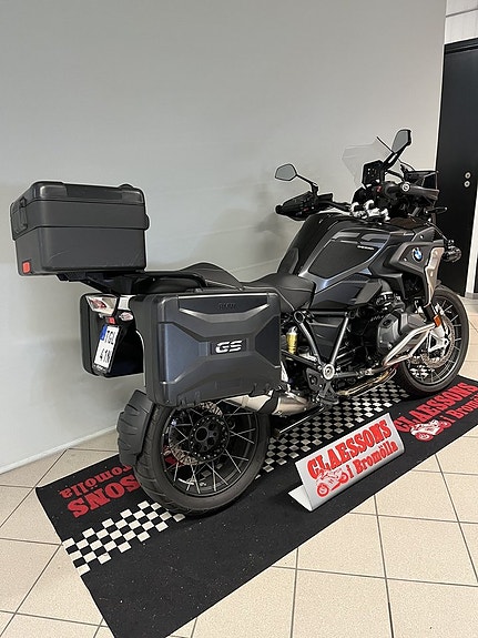 BMW R 1250 GS TripleBlack 3 of 3