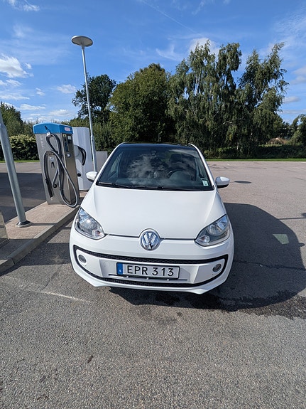 Volkswagen UP! 3 of 8