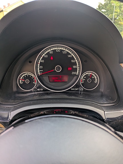 Volkswagen UP! 2 of 8