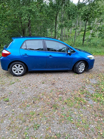 Toyota Auris 3 of 5