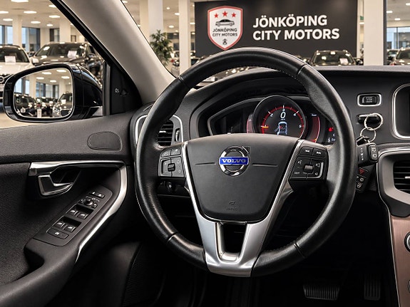 Volvo V40 Cross Country 13 of 21