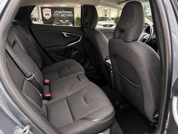 Volvo V40 Cross Country 15 of 21